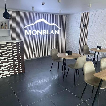 Отель Monblan 亚布卢尼齐亚 外观 照片