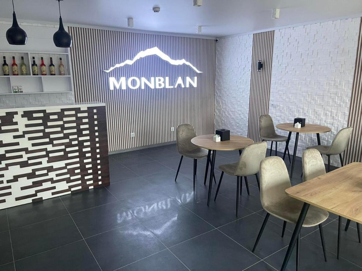 Отель Monblan 亚布卢尼齐亚 外观 照片